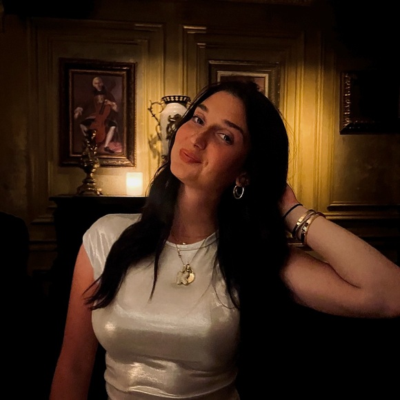 Meet your Posher, Kate - Picture 2 of 4